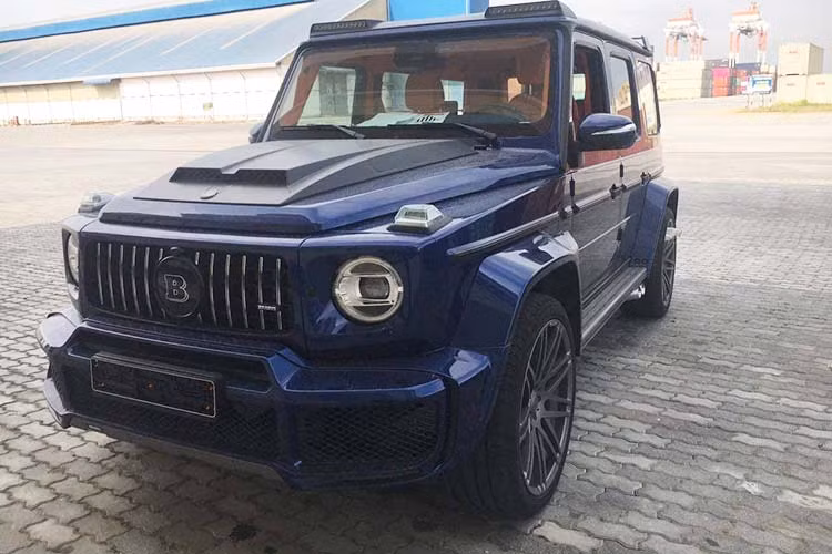 Giá xe Mercedes-AMG G63 độ Brabus 800 Widestar này hiện chưa được công bố . Theo một số nguồn tin, vị đại gia Hải Phòng này cũng đã tậu một cặp xe "mới toanh" tại Việt Nam là Ferrari 812 Superfast và Lamborghini Urus có màu sơn xanh Blu Eleos. Ngoài ra doanh nhân này còn mua lại chiếc siêu xe Ferrari F430 từng của Chủ tịch Trung Nguyên.