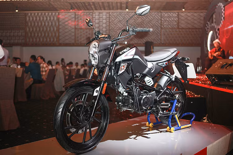 Được giới thiệu lần đầu tiên vào năm 2011 tại triển lãm môtô Milan, Kymco K-Pipe là chiếc xe côn tay hướng đến đối tượng khách hàng là giới trẻ và các tay lái mới. Tại thị trường Việt Nam, Kymco K-Pipe 50 có giá bán chính thức là 19.500.000 đồng (đã bao gồm thuế VAT).