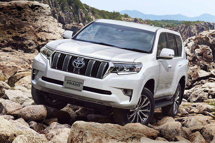 Mẫu SUV hạng sang cỡ lớn Toyota Land Cruiser tiếp tục gặp khó tại thị trường Việt Nam khi mức giá bán không nhắm vào phân khúc khách hàng phổ thông. Điều này dẫn đến doanh số Land Cruiser chỉ đạt 13 xe trong tháng 3/2019.