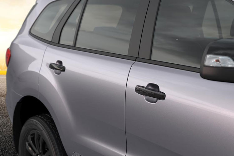 Hệ thống giải trí của Ford Everest Sport với trung tâm là màn hình LCD cảm ứng 8” có tích hợp camera lùi, có khả năng hiển thị góc đánh lái và cảnh báo va chạm...