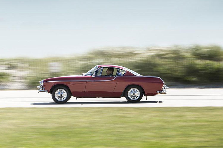 Ông Irv Gordon và Volvo P1800 1966 rong ruổi qua từng km đường, từ hành trình này tới hành trình khác, đó là đại diện tốt nhất cho mối quan hệ giữa một người đàn ông và “chiến mã trung thành” của mình.