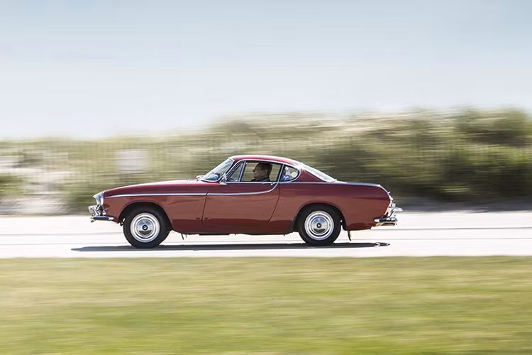 Ông Irv Gordon và Volvo P1800 1966 rong ruổi qua từng km đường, từ hành trình này tới hành trình khác, đó là đại diện tốt nhất cho mối quan hệ giữa một người đàn ông và “chiến mã trung thành” của mình.