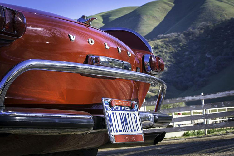 Chiếc Volvo P1800 hàng hiếm này nắm giữ kỷ lục giờ đây thuộc sở hữu của Volvo và vẫn đường lái thường xuyên. Nhằm giúp mọi người hiểu hơn về chiếc xe cổ điển và chủ nhân trước đây của nó, kênh YouTube “Hagerty” đã thực hiện video thú vị dưới đây.