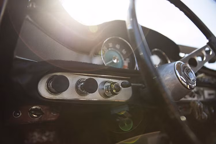 Trong video, họ muốn mang lại một cái nhìn cá nhân sâu sắc về Gordon. Ông Gambino kể lại tình bạn hơn 40 năm của mình với Gordon, thậm chí còn nhớ lại phong cách lái xe và sự đúng giờ của ông ấy.