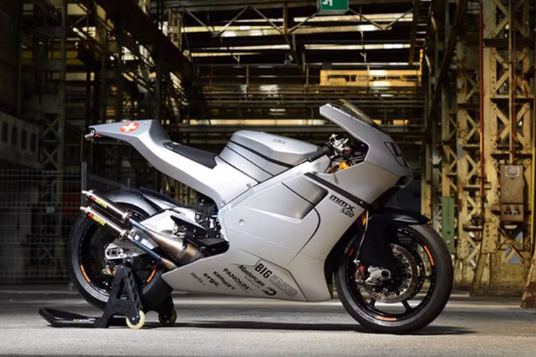 Chiếc xe đua đặc biệt này là một cỗ máy tốc độ giúp gợi nhớ về những cuộc đua GP500 cách đây hàng thập kỷ.