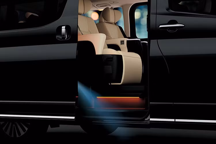 Với Granvia, chúng tôi đang giới thiệu một mẫu xe hoàn toàn mới tới mọi người. Mẫu xe này được tạo ra để nâng tầm thị trường MPV tại Úc, cung cấp những chức năng cao cấp hiện đại. Granvia hoàn toàn mới mang đến những giá trị tuyệt vời, sự thoải mái trước nay.", ông Sean Hanley, Phó Chủ tịch Toyota Australia cho hay.