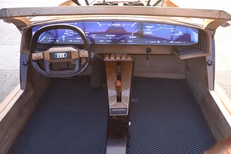 Skysphere là một trong 3 mẫu xe ý tưởng của Audi được giới thiệu vào năm 2021 cùng với Grandsphere và Urbansphere. Audi Skysphere là mẫu mui trần 2 chỗ ngồi chạy bằng điện, được lấy cảm hứng thiết kế từ chiếc Horch 835. 