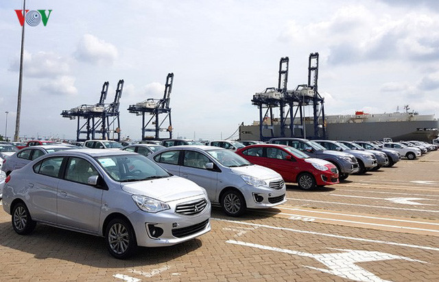 Mới đây, một lô xe nhập khẩu gồm nhiều thương hiệu bao gồm: Honda, Toyota và Mitsubishi miễn thuế... đã cập cảng Hiệp Phước (TP HCM).
