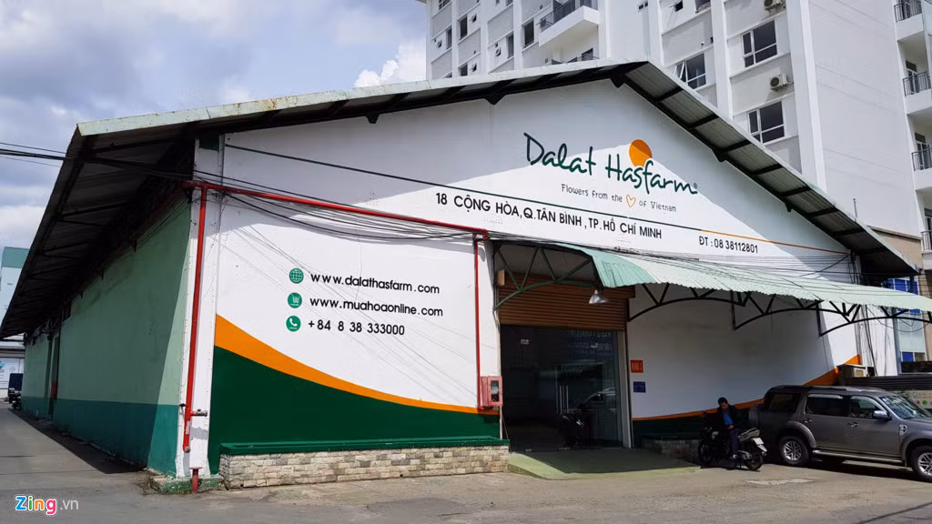 Ngay cổng vào Grand Palace là trung tâm phân phối chính của thương hiệu Dalat Hasfarm.