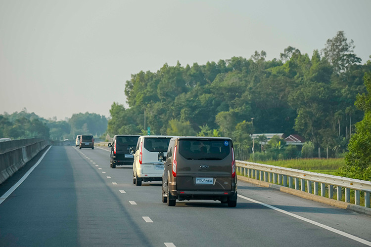 Ford Tourneo lắp ráp tại nhà máy Ford ở Hải Dương. Giá xe Ford Tourneo Titanium bán ra thị trường Việt Nam là 1,07 tỉ đồng và bản Trend giá 999 triệu đồng đi kèm 5 lựa chọn màu ngoại thất. Đây được xem là mức giá khá hời, rẻ hơn so với các đối thủ cùng phân khúc đang bán ra.