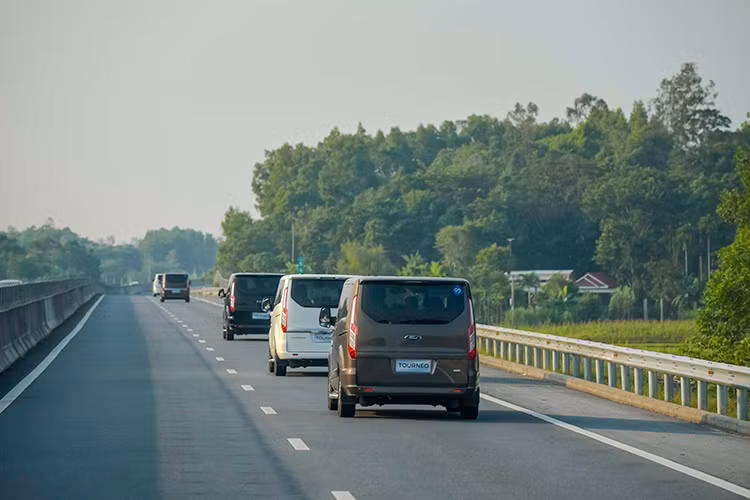 Ford Tourneo lắp ráp tại nhà máy Ford ở Hải Dương. Giá xe Ford Tourneo Titanium bán ra thị trường Việt Nam là 1,07 tỉ đồng và bản Trend giá 999 triệu đồng đi kèm 5 lựa chọn màu ngoại thất. Đây được xem là mức giá khá hời, rẻ hơn so với các đối thủ cùng phân khúc đang bán ra.