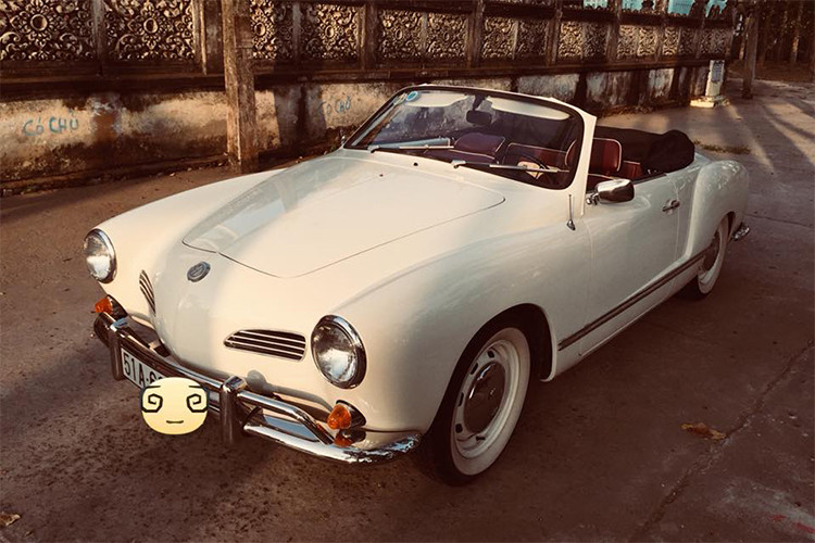 Khi còn được bán, Karmann Ghia là mẫu xe sang trọng và đắt tiền nhất của Volkswagen - gấp đôi một chiếc Beetle cơ bản tại nhiều thị trường. Hiện tại, chiếc xe vẫn thu hút được số lượng đông đảo người chơi trên toàn Thế giới nhờ vẻ đẹp của mình. Chiếc Karmann Ghia 1967 trong bài viết này hiện đang được chủ nhân rao bán với giá 1,5 tỷ đồng.