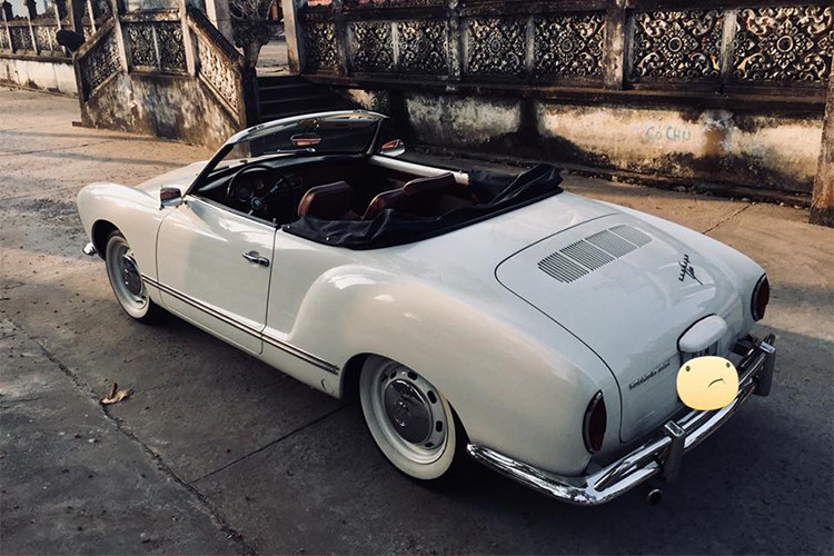 Ra mắt tại triển lãm Paris Auto Show tháng 10/1953, mẫu xe thử nghiệm của Volkswagen - Type 14 được công chúng đón nhận. Nhưng phải đến ngày 14/7/1955 tại Georgsmarienhütte (Đức), gần nhà máy Karmann ở Osnabrück, chiếc xe hoàn chỉnh mới chính thức ra mắt công chúng và báo chí, mang tên Volkswagen Karmann Ghia.