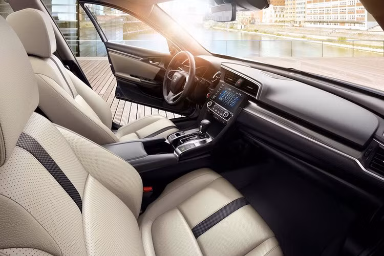 Honda Civic RS 2019 mới sẽ vẫn được trang bị động cơ tăng áp 1.5L VTEC tăng áp, đi kèm hộp số tự động vô cấp, cho công suất cực đại 170 mã lực và momen xoắn cực đại 220Nm tại 1.700 - 5.500 vòng/phút.