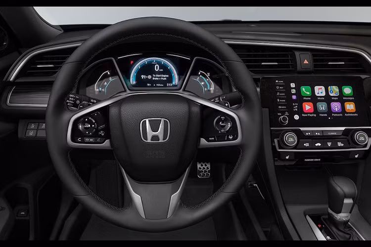 Một số cải tiến trên mẫu xe này bao gồm: điều hoà tự động 2 vùng độc lập, chìa khoá tích hợp tính năng khởi động từ xa, hệ thống điều khiển hành trình thích ứng, hệ thống an toàn Honda Sensing, hỗ trợ giữ làn đường, túi khí xung quanh xe… Tuy nhiên, hiện tại Honda vẫn giữ kín những thông tin về trang thiết bị trên chiếc Civic 2019 tại Việt Nam.