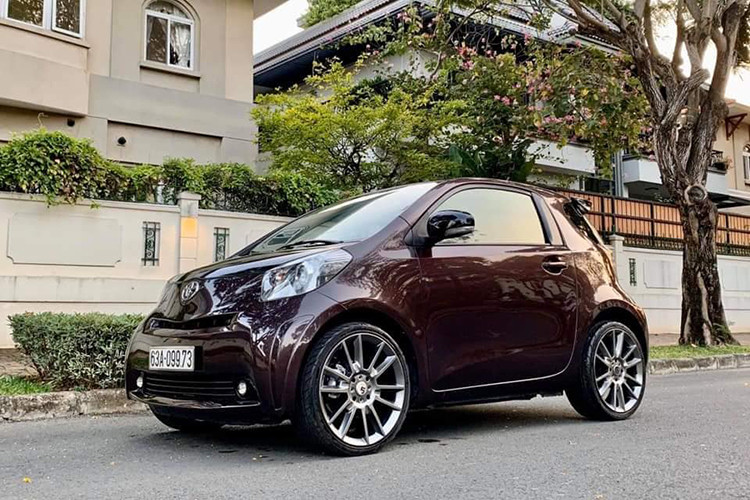Với mức giá xe Toyota IQ đời cũ tới gần 600 triệu đồng, đây chắc chắn sẽ không phải là lựa chọn của số đông người dùng tại Việt Nam. Với tầm giá tương tự, người mua có thể lựa chọn những mẫu xe mới thuộc phân khúc hạng B như Toyota Vios hay Hyundai Accent...