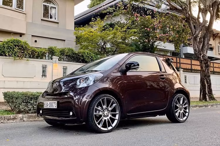 Với mức giá xe Toyota IQ đời cũ tới gần 600 triệu đồng, đây chắc chắn sẽ không phải là lựa chọn của số đông người dùng tại Việt Nam. Với tầm giá tương tự, người mua có thể lựa chọn những mẫu xe mới thuộc phân khúc hạng B như Toyota Vios hay Hyundai Accent...
