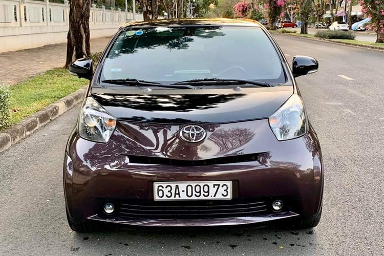 Sự thú vị có thể cảm nhận ngay từ kiểu dáng nhỏ gọn của chiếc xe Toyota iQ Scion. Với kích thước dài x rộng x cao lần lượt 2.985 x 1.680 x 1.500 (mm), Toyota IQ là một mẫu xe nhỏ gọn sinh ra hướng tới mục đích di chuyển trong đô thị.
