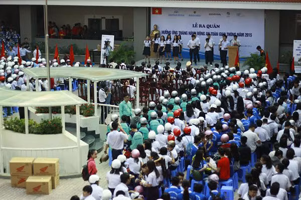 Hoat dong lai xe an toan cua Honda Viet Nam nam 2015-Hinh-4