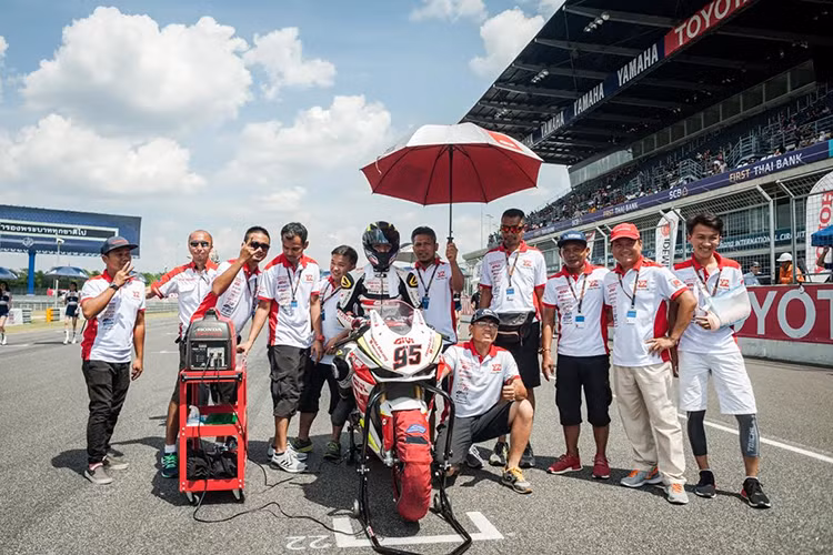 Sau tai nạn, Cao Việt Nam đã phải từ bỏ chặng đua Thái Lan. Tuy nhiên, ngày thi đấu đầu tiên tại Chang International Circuit lại kết thúc không thể ngọt ngào hơn với đội Yuzy Honda Việt Nam Racing. Thiếu Cao Việt Nam, nhưng đội vẫn còn 2 tay đua khác tham dự nội dung UB150, và một trong hai tay đua đó đã về nhất trong vòng 1 chặng đua Thái Lan.