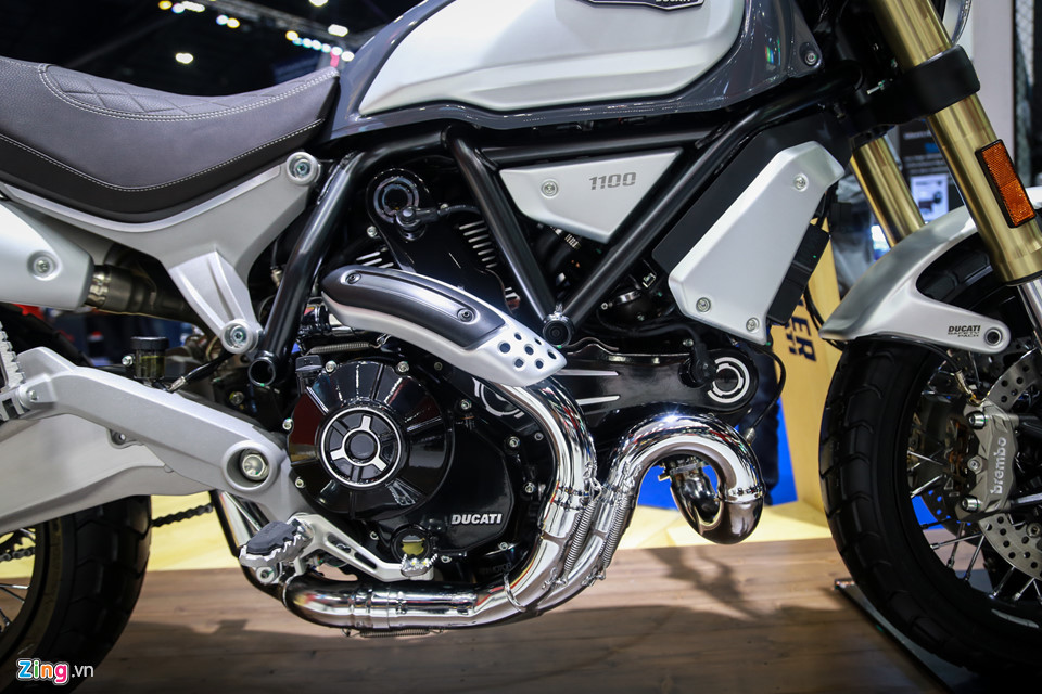 Ducati Scrambler 1100 Speacial trang bị khối động cơ L-twin, làm mát bằng không khí, dung tích 1.079 cc lấy từ Monster 1100 EVO. Động cơ này sản sinh công suất tối đa 86 mã lực ở vòng tua 7.500 vòng/phút và mô-men xoắn cực đại 88 Nm ở vòng tua 4.750 vòng/phút. Động cơ đi kèm hộp số 6 cấp.