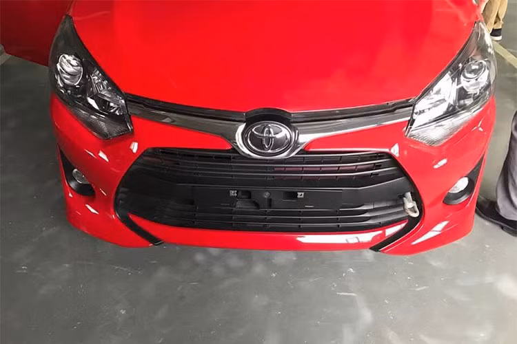 Được giới thiệu lần đầu tiên tại triển lãm ôtô VMS 2017, Wigo sở hữu chiều dài 3.600 mm, rộng 1.600 mm, cao 1.520 mm. Phần đầu xe của Wigo thiết kế khá ấn tượng với đèn pha project, chóa đèn màu khói và tích hợp đèn LED chạy ban ngày. Lưới tản nhiệt mang phong cách thiết kế chung trên các dòng xe Toyota mới.