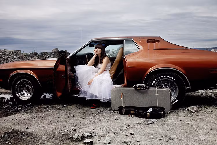 Có tới 69 % phụ nữ cho biết giá cả là tiêu chí đầu tiên ảnh hưởng tới việc lựa chọn một chiếc xe hơi. Trong khi đó, 53 % lựa chọn theo thiết kế và 48 %, lựa chọn theo tiêu chí tiện dụng mà xe mang đến. Những tiêu chí được cánh mày râu quan tâm nhất như sức mạnh động cơ, thương hiệu lại không được phụ nữ quan tâm quá nhiều.