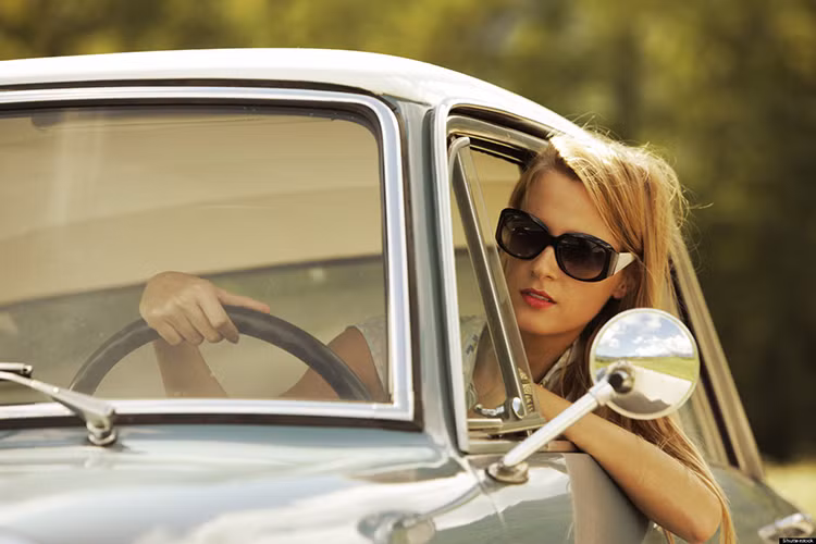 Mua xe là để đi rồi! Tất nhiên! Nhưng có nhiều ý kiến cho rằng phụ nữ chủ yếu mua xe hơi chỉ để ngắm, để thỏa mãn thú vui tiêu tiền, vì đường phố đông đúc không phải là nơi phụ nữ thích ngồi sau vô-lăng. Nhưng những điều đó chưa chắc đã đúng mà nó hoàn toàn ngược lại.