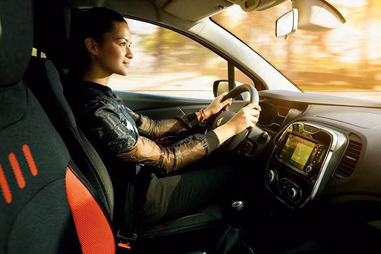 Tại Pháp, khi được hỏi thương hiệu xe hơi yêu thích của bạn là gì? Có tới 22 % phụ nữ được hỏi nói rằng họ đang dùng Renault, Peugeot là 17 %, Citroen là 12 %, còn lại là các thương hiệu của các hãng xe ôtô khác.