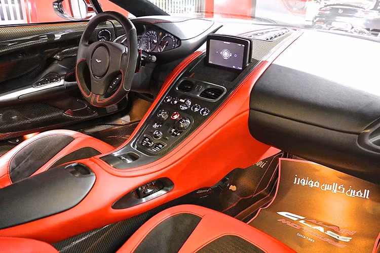 Vào thời điểm mà chiếc xe được ra mắt thì đây là mẫu xe được mang khối động cơ nạp khí tự nhiên mạnh nhất thế giới.