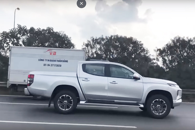 Mẫu xe được Mitsubishi tại Việt Nam đưa ra chạy thử để hoàn tất các yêu cầu thủ tục kiểm tra chất lượng an toàn, trước khi có màn ra mắt tới các khách hàng trong nước. Nhiều khả năng Triton 2019 sẽ ra mắt ngay trong tháng 12 này để phục vụ nhu cầu mua sắm dịp Tết của khách hàng.