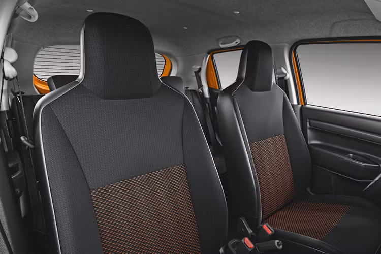 Các trang bị an toàn tiêu chuẩn còn lại của Suzuki S-Presso 2022 không thay đổi so với trước, vẫn bao gồm 2 túi khí, hệ thống chống bó cứng phanh ABS, phân bổ lực phanh điện tử EBD và cảm biến đỗ xe phía sau. 