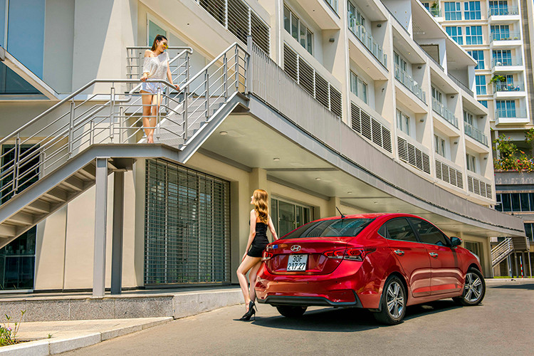 Hằng tháng, mẫu xe Hyundai Accent thế hệ mới luôn nằm trong top 10 doanh số xe bán chạy nhất thị trường Việt. Thậm chí có những tháng còn vượt doanh số cả "thánh" Toyota Vios hay "siêu tân binh" Mitsubishi Xpander giá rẻ.