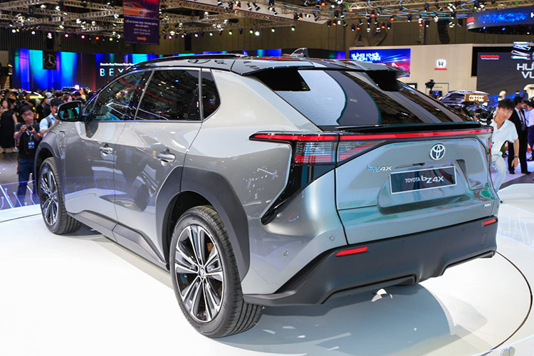 Mặc dù ý nghĩa của cái tên khá rõ ràng, nhiều người vẫn cho rằng SUV điện Toyota bZ4X nó quá phức tạp và khó nhớ, điều này gây trở ngại cho việc nhận diện thương hiệu của Toyota trong mắt người tiêu dùng.