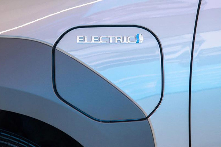 Dù vậy, Toyota bZ4X vẫn sẽ tiếp tục được bán và giao hàng cho khách hàng trong năm 2025. Do đó, nếu có sự thay đổi về cách đặt tên, khả năng cao điều này sẽ chỉ được áp dụng từ năm 2026 trở đi. Thời gian này cũng đủ để Toyota trình làng phiên bản nâng cấp giữa vòng đời cho mẫu xe bZ4X.