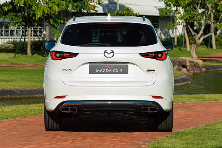 Với thiết kế hiện đại, trang bị an toàn đầy đủ cùng giá bán hợp lý, Mazda CX-5 đã khẳng định được vị thế vững chắc của mình trên thị trường SUV. Luỹ kế doanh số 8 tháng năm 2024 của Mazda CX-5 là 7.384 xe. Mazda CX-5 lắp ráp tại Việt Nam hiện có giá bán từ 749 - 979 triệu đồng.