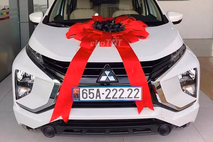 Ra mắt hồi đầu tháng 8/2018, Mitsubishi Xpander mới là mẫu xe crossover MPV có thiết kế 7 chỗ ngồi. Xe có 2 phiên bản MT và AT - kích thước dài x rộng x cao của xe tương ứng là 4.475 x 1.750 x 1.700 mm. Khoảng sáng gầm xe 205 mm. Khối lượng không tải đối với bản MT và AT là 1.230 kg và 1.240 kg.