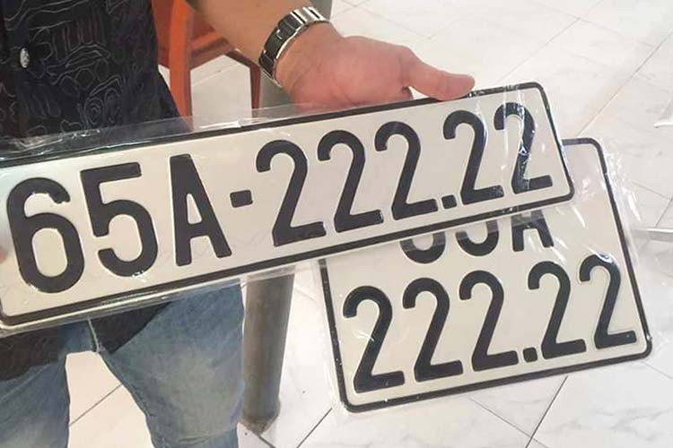 Chiếc xe MPV Mitsubishi Xpander biển ngũ quý 2 này là phiên bản số sàn có giá niêm yết 550 triệu đồng (chưa lăn bánh). Nếu may mắn tìm được người mua, chủ nhân của chiếc Xpander này có thể “bỏ túi” tới hơn 700 triệu đồng.