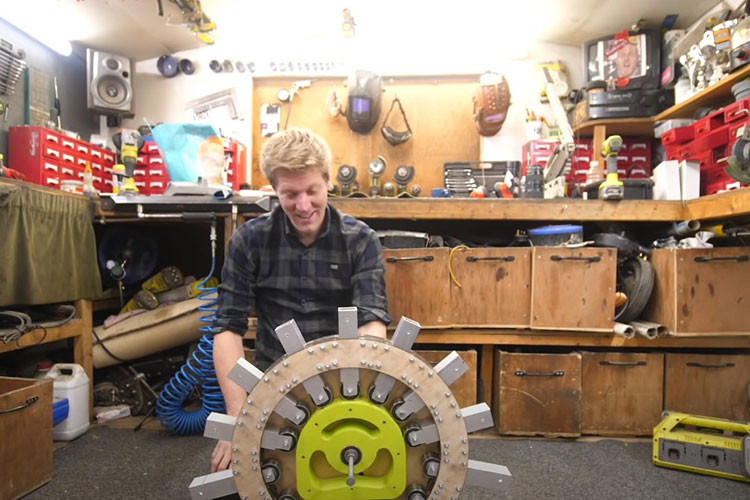 YouTuber che tao banh xe dap ky quac voi 