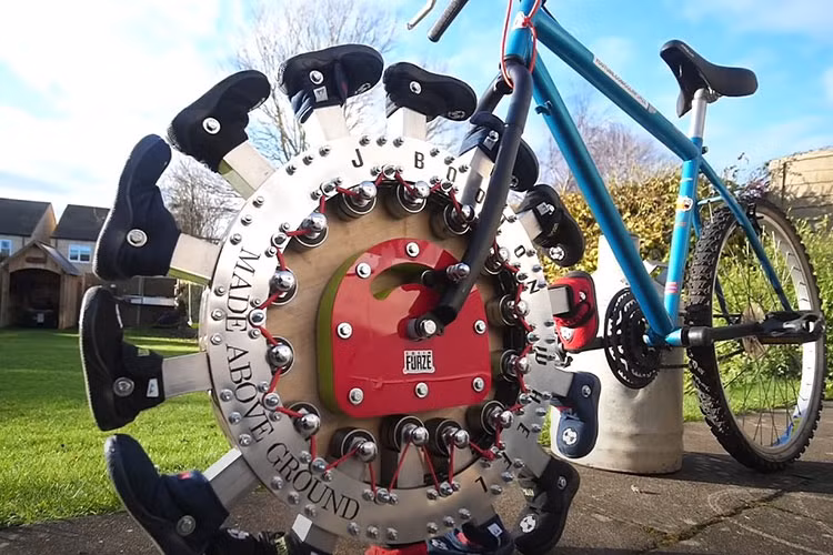 YouTuber che tao banh xe dap ky quac voi 