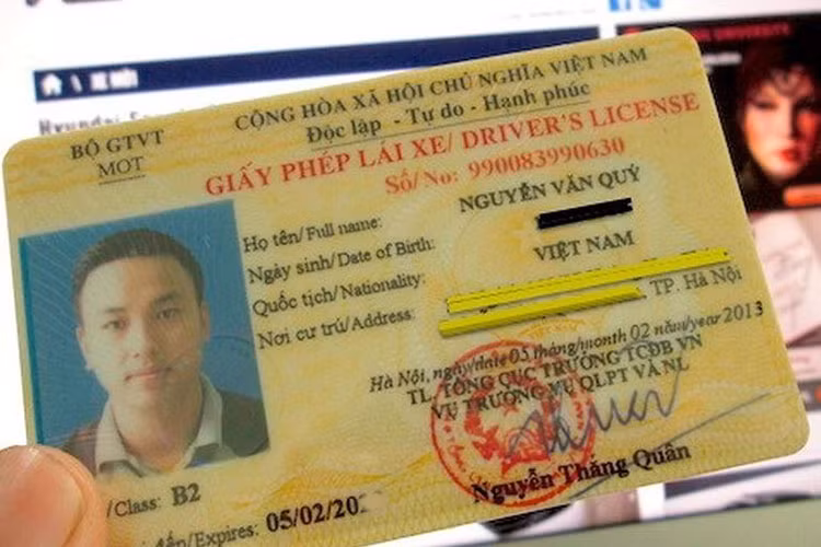 Bang lai xe het han duoc gia han mot thang vi gian cach xa hoi