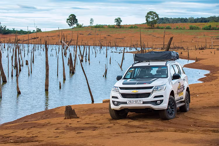 Trong nỗ lực nhằm mang đến những cảm nhận chân thực nhất về chiếc SUV đậm chất Mỹ Trailblazer, GM Việt Nam vừa tổ chức chương trình Trải nghiệm mẫu xe SUV Chevrolet Trailblazer mới: The jouney of Discover trên cung đường từ Pleiku về Nha Trang với đa dạng địa hình.