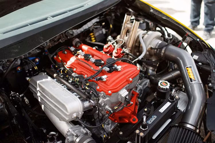 Chiếc xe dẫn động cầu trước được chuyển sang cầu sau, động cơ nguyên bản được thay thế bằng cỗ máy Toyota 2AR-FE I4 2.7L tăng áp công suất 850hp, khung sườn cũng được tinh chỉnh để có thể đáp ứng được công suất cao và hoạt động từ hộp số. 