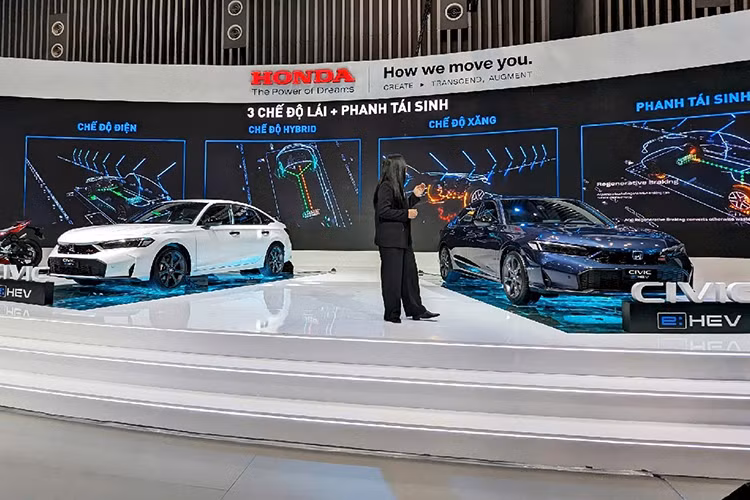 Cuối cùng là gói công nghệ hỗ trợ lái xe an toàn tiên tiến Honda Sensing tiêu chuẩn với các tính năng gồm hệ thống phanh giảm thiểu va chạm (CMBS), đèn pha thích ứng tự động (AHB), hệ thống kiểm soát hành trình thích ứng bao gồm dải tốc độ thấp (ACC with LSF), hệ thống giảm thiểu chệch làn đường (RDM), hệ thống hỗ trợ giữ làn đường (LKAS) và hệ thống thông báo xe phía trước khởi hành (LCDN).