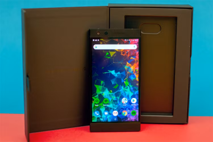 Mặc dù khi mới ra mắt trên thị trường, Razer Phone 2 có dung lượng pin kém cỏi hơn so với một số thiết bị khác, song, với bản cập nhật Android 9 Pie, thời lượng pin sử dụng đã khắc phục được đáng kể.