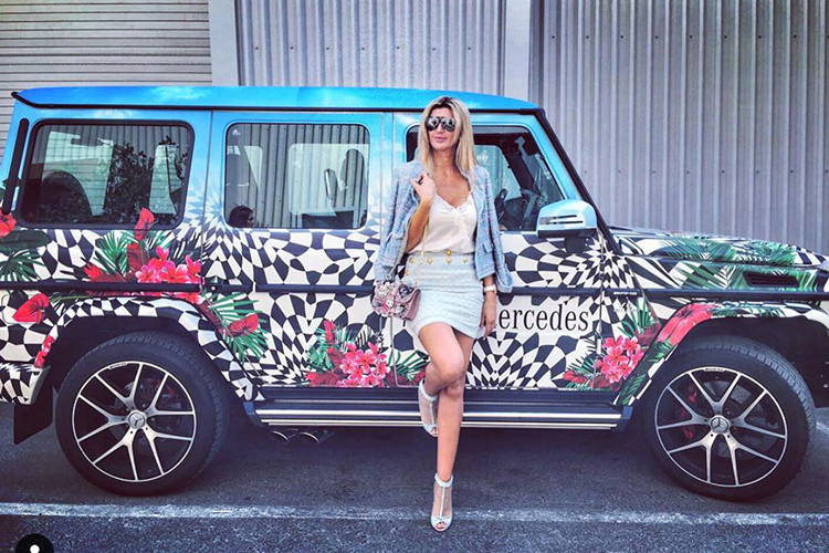 “Hầu hết những người phụ nữ giàu có ở Dubai thường tụ tập theo kiểu truyền thống: đi ăn, dự tiệc, mặc trang phục theo dresscode,… Kết luận lại, họ chỉ ăn uống và trò chuyện. Nói thật thì chúng tôi đã quá mệt mỏi với những điều nhàm chán đó rồi. Chúng tôi muốn hành động.”, Sobati người đại diênh nhóm khẳng định.