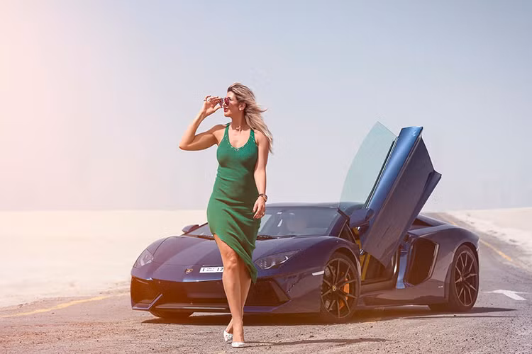 Được biết, trường đua nổi tiếng thế giới Dubai Autodrome cũng là một trong số những điểm hẹn quen thuộc của các thành viên trong câu lạc bộ này. Ngoài ra, các tụ điểm dành cho giới chơi xe cũng được các tay chơi nữ này thường xuyên góp mặt để bàn luận về... xe.