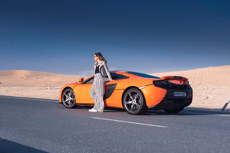 Sau khi hình ảnh của câu lạc bộ nữ chơi siêu xe được chia sẻ chóng mặt trên các mạng xã hội, Arabian Gazelles trở nên nổi tiếng và được các hãng xe lớn trên thế giới đặc biệt chú ý. Từ đó, các thành viên của Arabian Gazelles thường xuyên được các hãng siêu xe mời đến lái thử tại các sự kiện trải nghiệm sản phẩm.