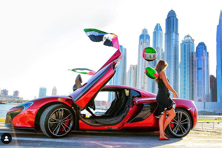 "Ngoài các siêu xe thương mại đình đám thế giới, húng tôi cũng có một số SUV hạng sang như Bentayga và G-Wagon”, Sobati địa diện phía câu lạc bộ siêu xe nữ đình đám - Arabian Gazelles này cho biết.