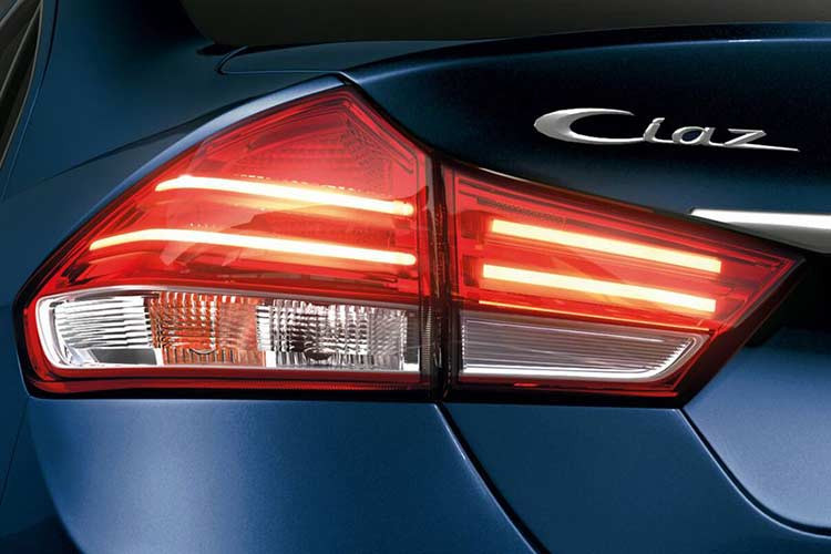Ngoài ra, xe còn sở hữu bánh mâm hợp kim mới và các nâng cấp nhỏ cho phía sau như đèn hậu LED kiểu mới. Ra mắt lần đầu tiên vào năm 2014, đây là lần đầu tiên Suzuki Ciaz nhận được nhiều cập nhật như vậy.